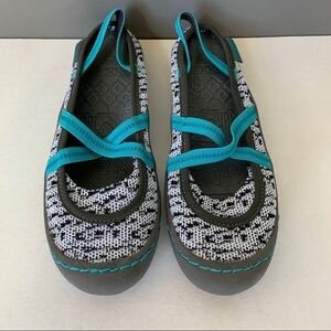 Mukluks Turquoise Water Type Shoes With Elastic Strap Size 7